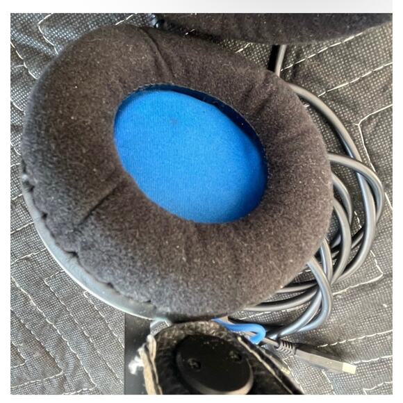 Over-Ear Gaming Headphones - Black and Silver PS4/PS5 Compatible - Picture 7 of 8